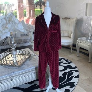 Luxury women’s pajamas velvet not sure if they authentic